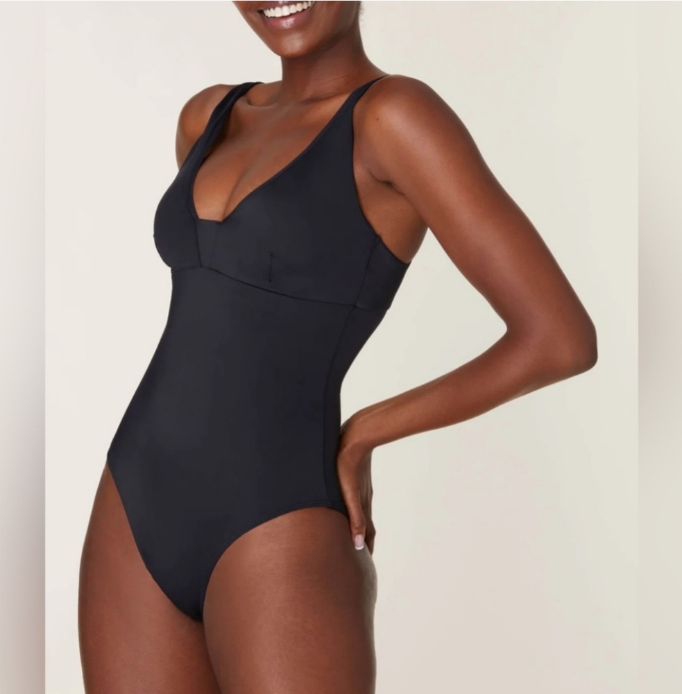 Andie black The Tahiti v-neck peekaboo back one piece swimsuit
